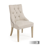 Bézs színű vászonnal kárpitozott, klasszikus formavilágú, elegáns étkezőszék.